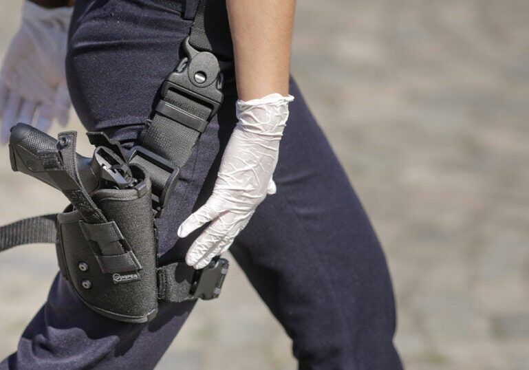 Women's thigh holster guide